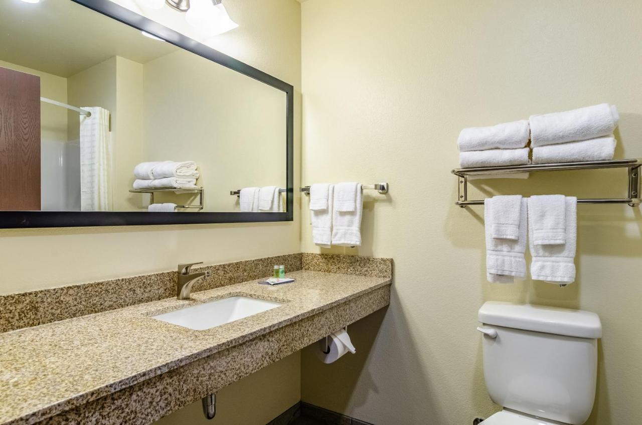 Cobblestone Inn & Suites - Bridgeport Buitenkant foto